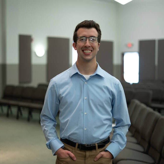 headshot-pastor-alex