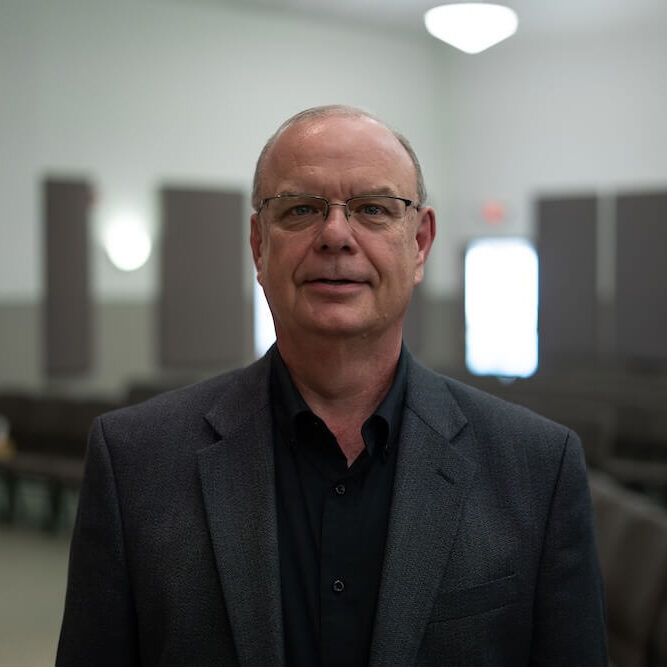 headshot-pastor-steve